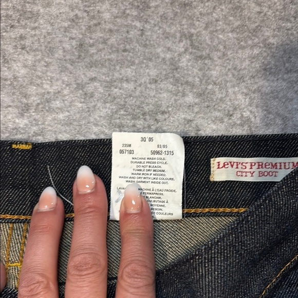🔥 **Ultimate Chic: Levi's Premium City Boot Cut Jeans, size 26** 🔥 - Picture 13 of 14